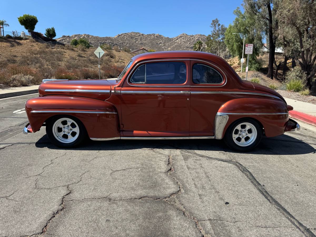 Ford-deluxe-1946-orange-3