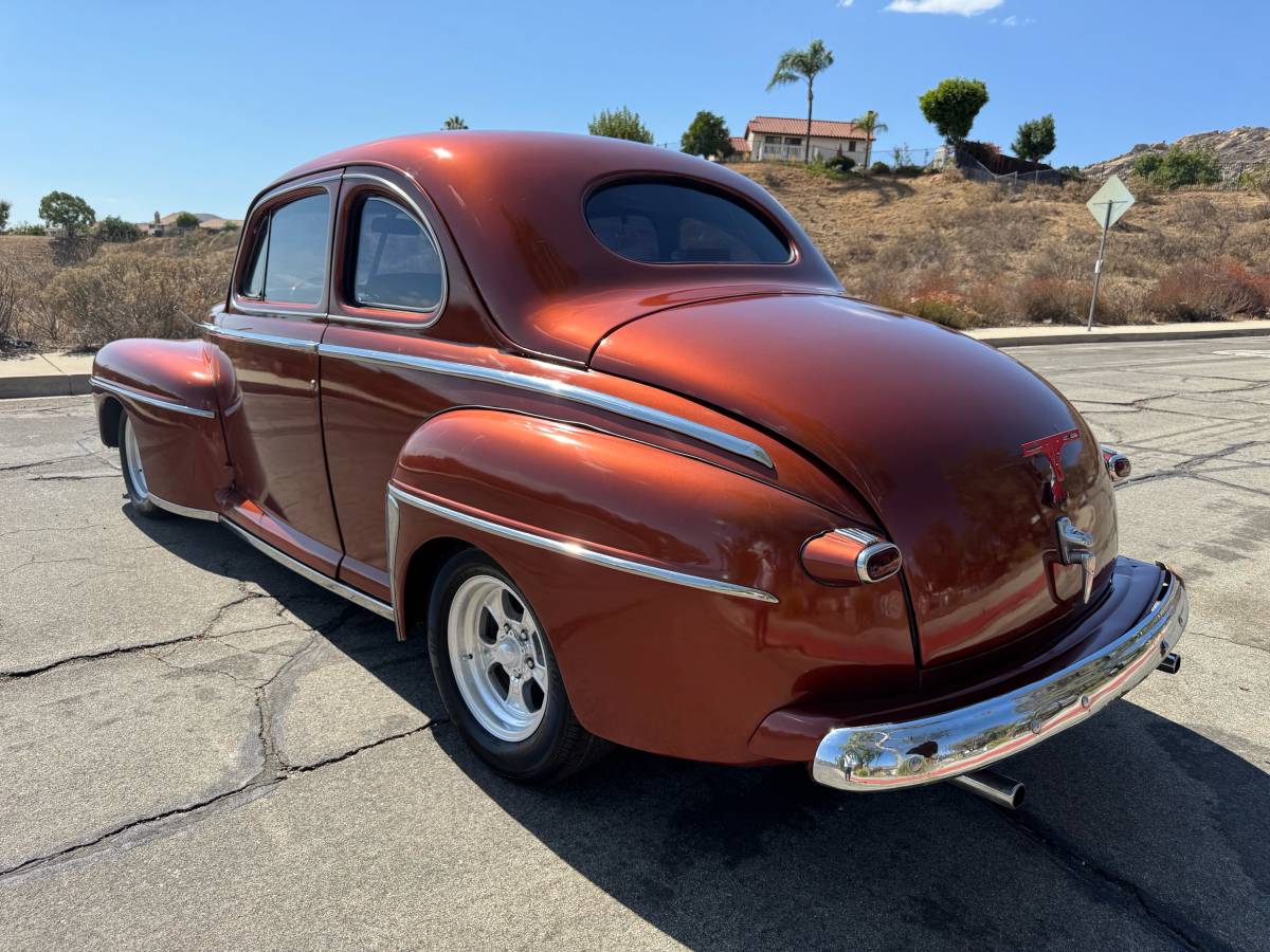 Ford-deluxe-1946-orange-4