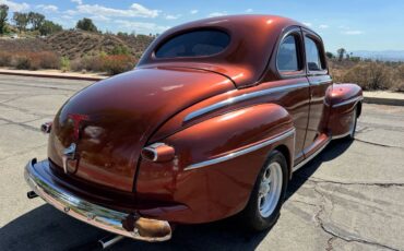 Ford-deluxe-1946-orange-5
