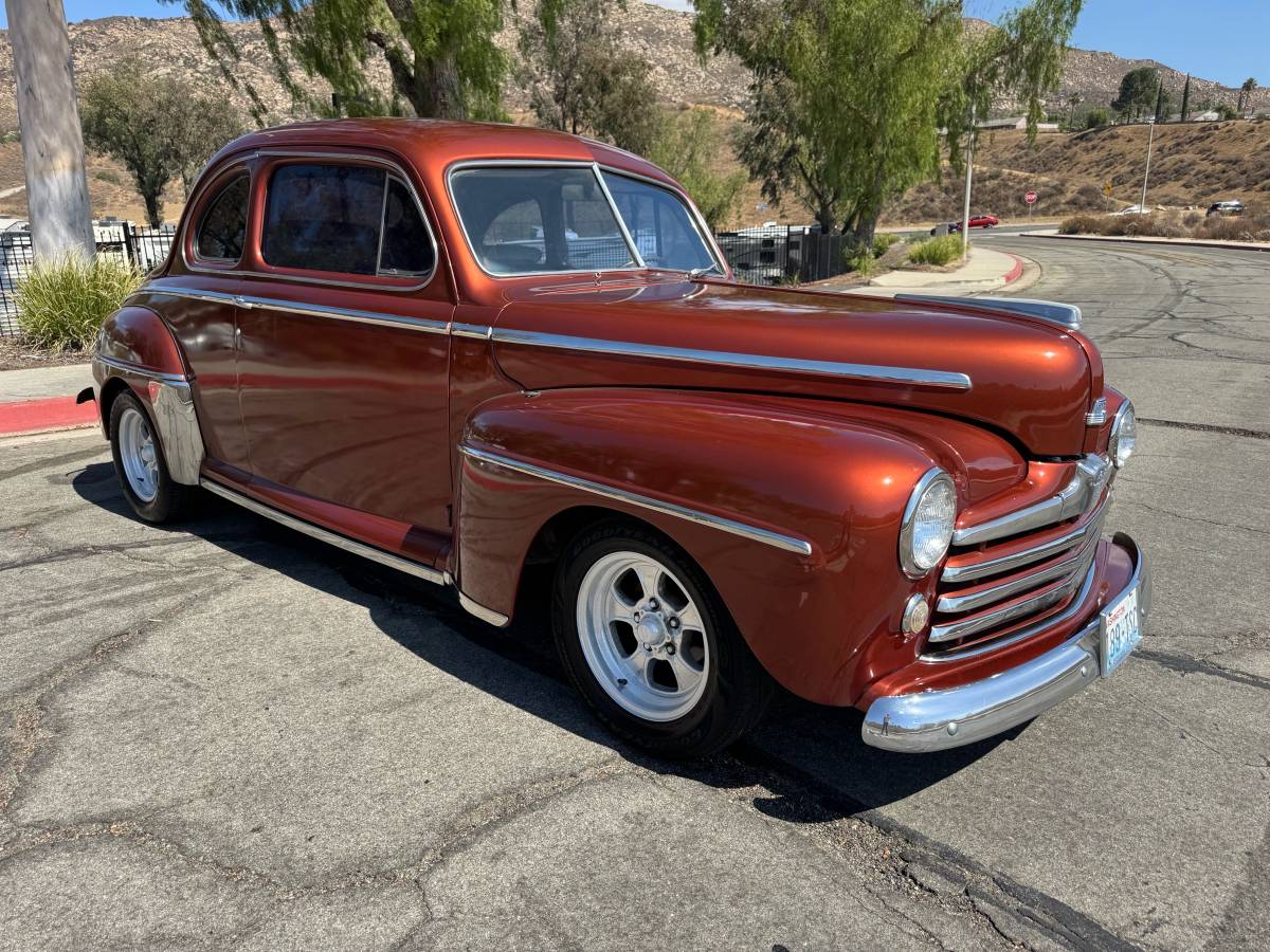 Ford-deluxe-1946-orange-7