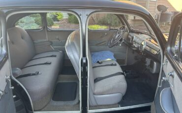 Ford-deluxe-1947-1