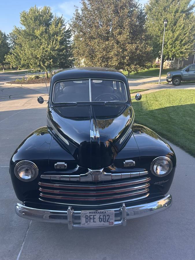 Ford-deluxe-1947-2