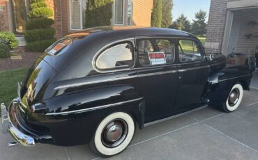 Ford-deluxe-1947-3