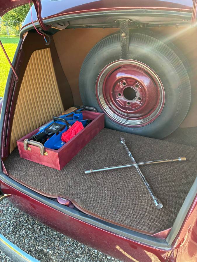 Ford-deluxe-2dr-sedan-1940-red-13