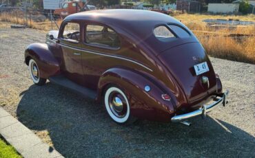 Ford-deluxe-2dr-sedan-1940-red-2