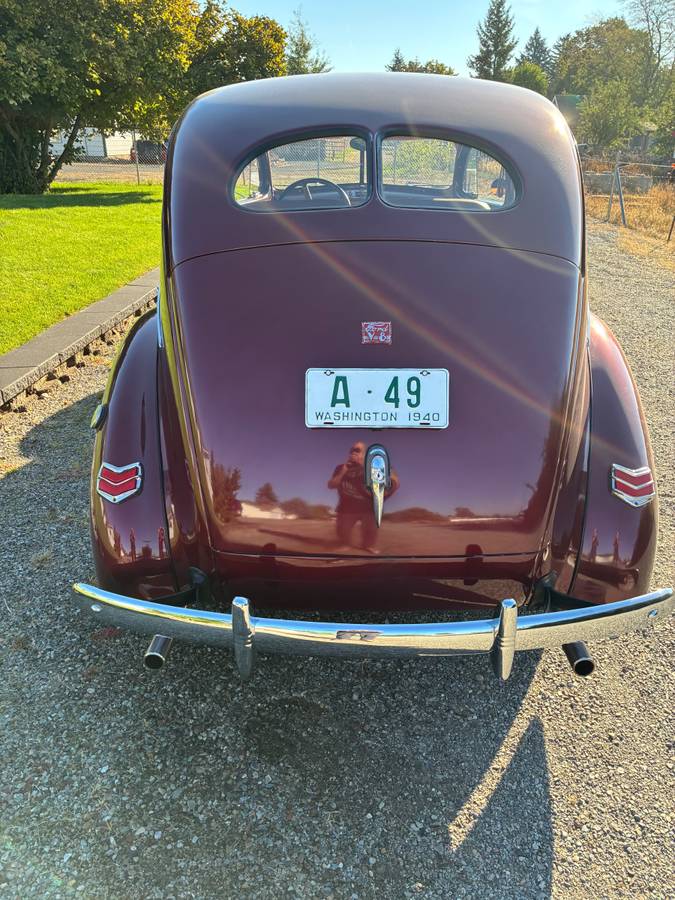 Ford-deluxe-2dr-sedan-1940-red-3