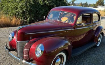 Ford-deluxe-2dr-sedan-1940-red