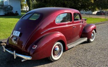 Ford-deluxe-2dr-sedan-1940-red-4