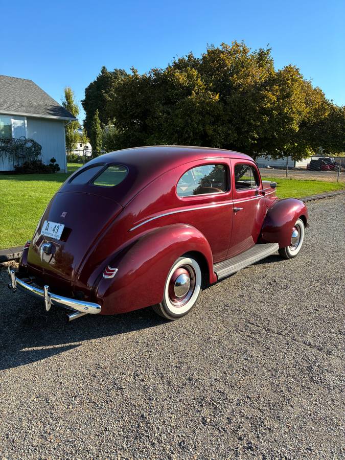 Ford-deluxe-2dr-sedan-1940-red-4