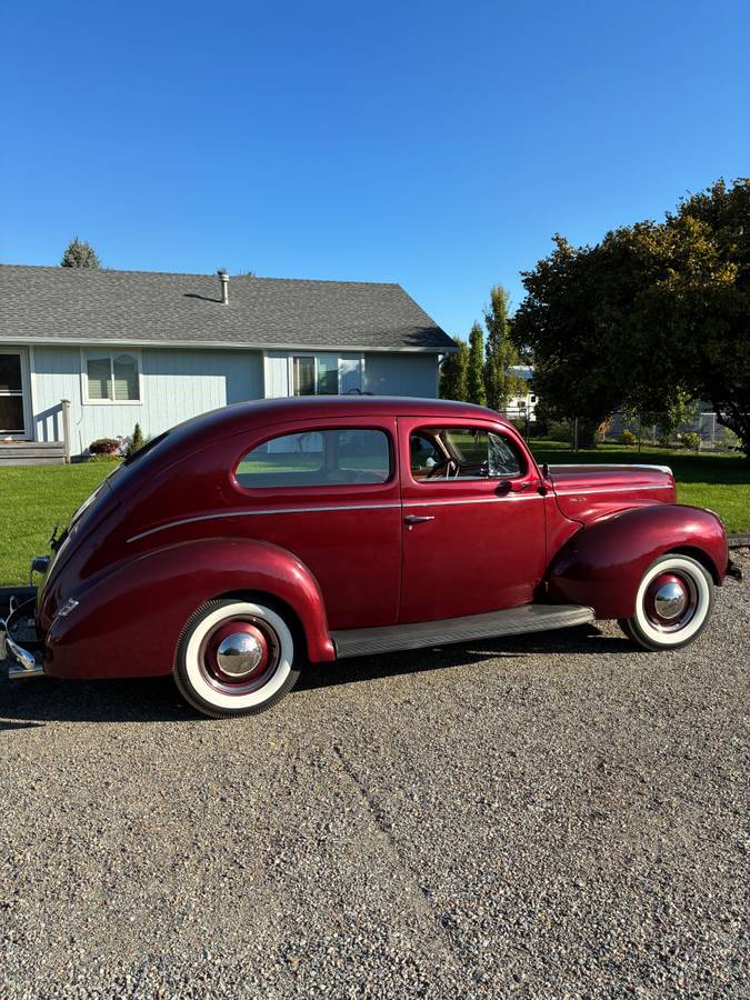 Ford-deluxe-2dr-sedan-1940-red-5