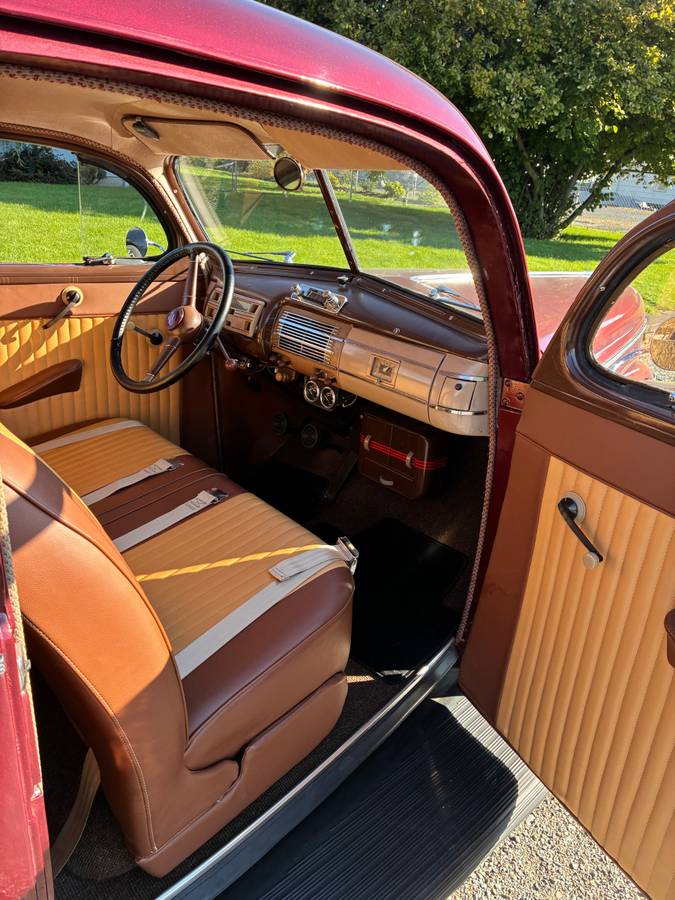 Ford-deluxe-2dr-sedan-1940-red-6