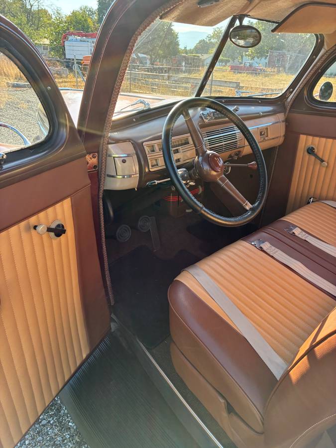 Ford-deluxe-2dr-sedan-1940-red-9