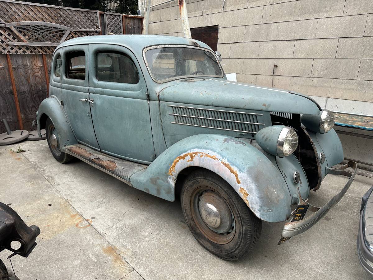 Ford-deluxe-sedan-1936
