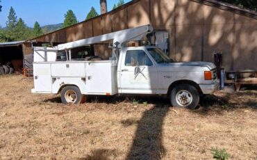Ford-diesel-truck-with-bucket-lift-1987-white-1