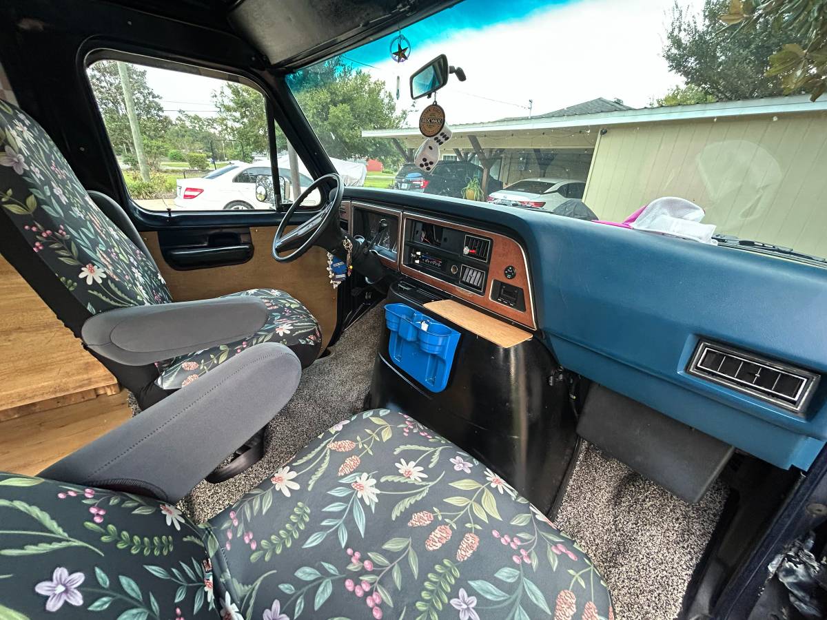 Ford-e-150-econoline-1984-blue-1