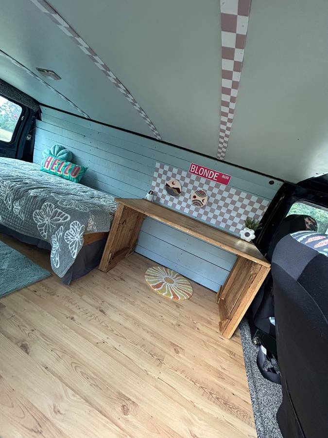 Ford-e-150-econoline-1984-blue-3