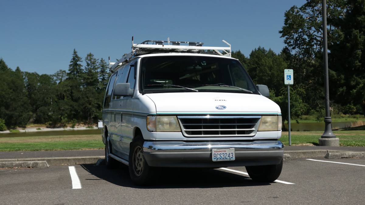 Ford-e-150-econoline-1993-white-10