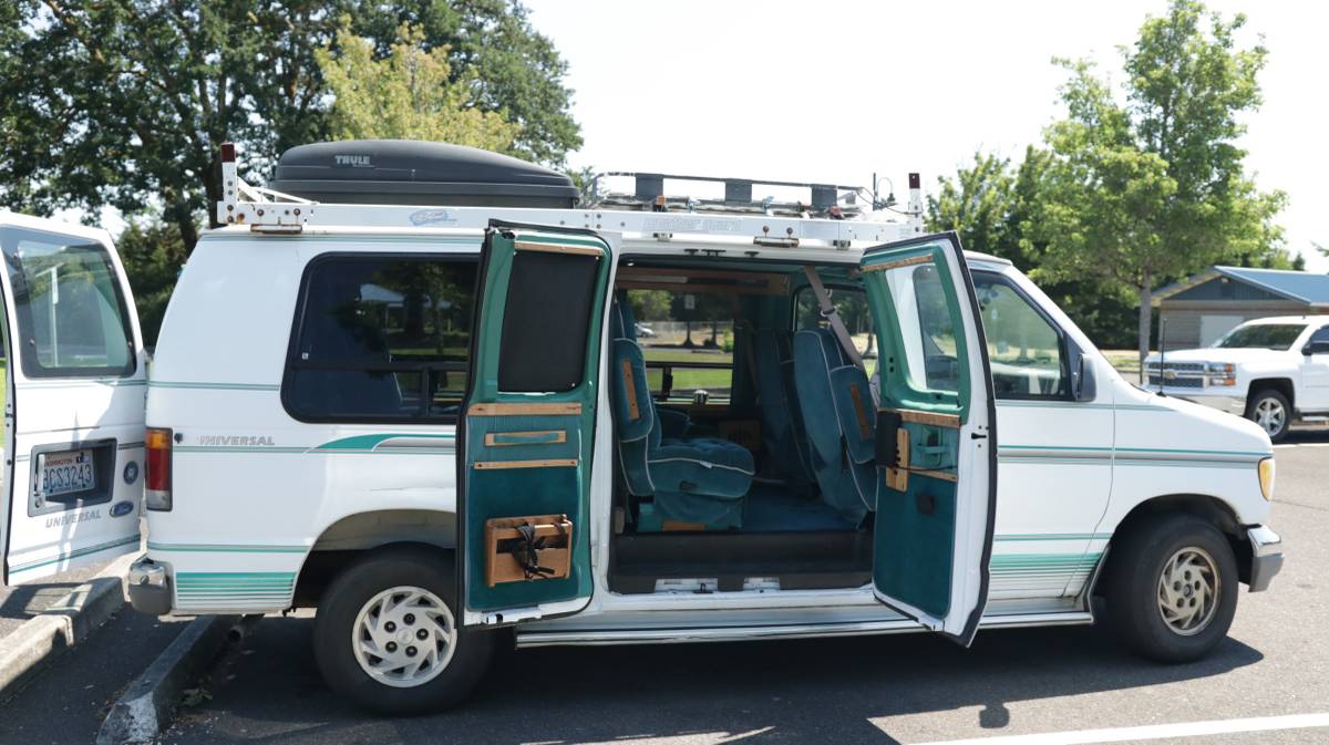Ford-e-150-econoline-1993-white-11