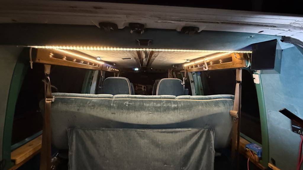 Ford-e-150-econoline-1993-white-2