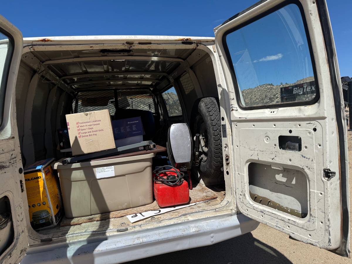 Ford-e-250-1987-white-3