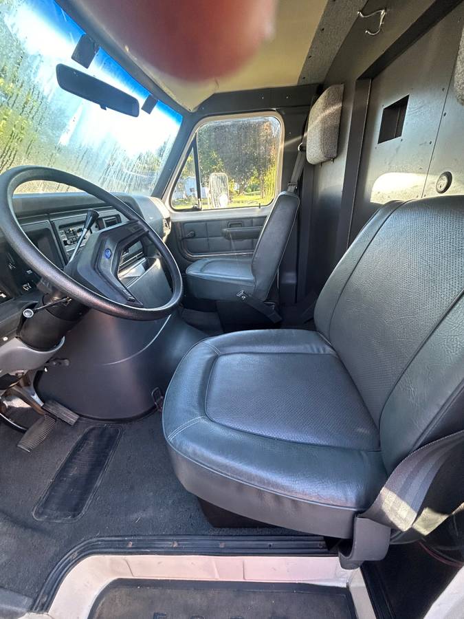 Ford-e-350-1991-white-10