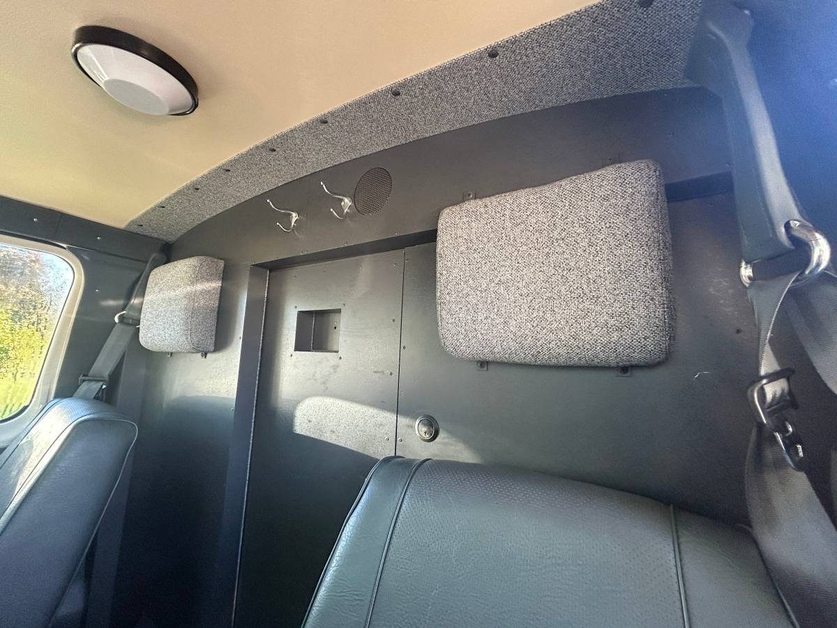 Ford-e-350-1991-white-11