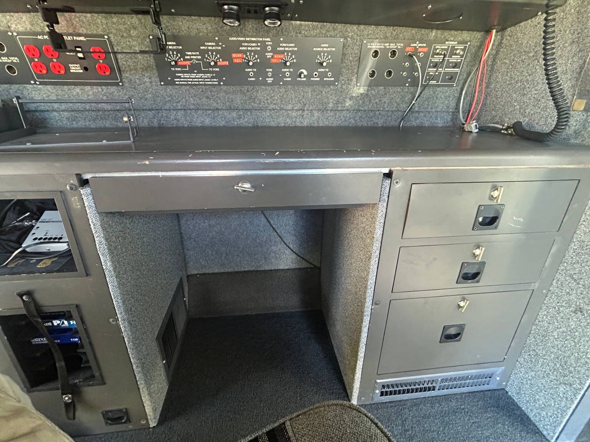 Ford-e-350-1991-white-19