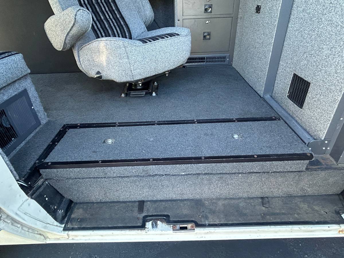 Ford-e-350-1991-white-20