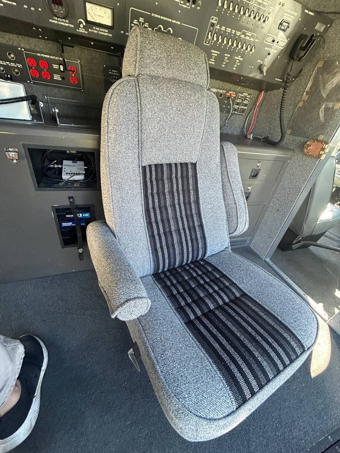 Ford-e-350-1991-white-4