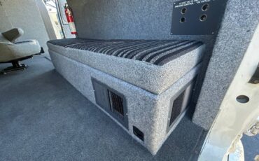 Ford-e-350-1991-white-9
