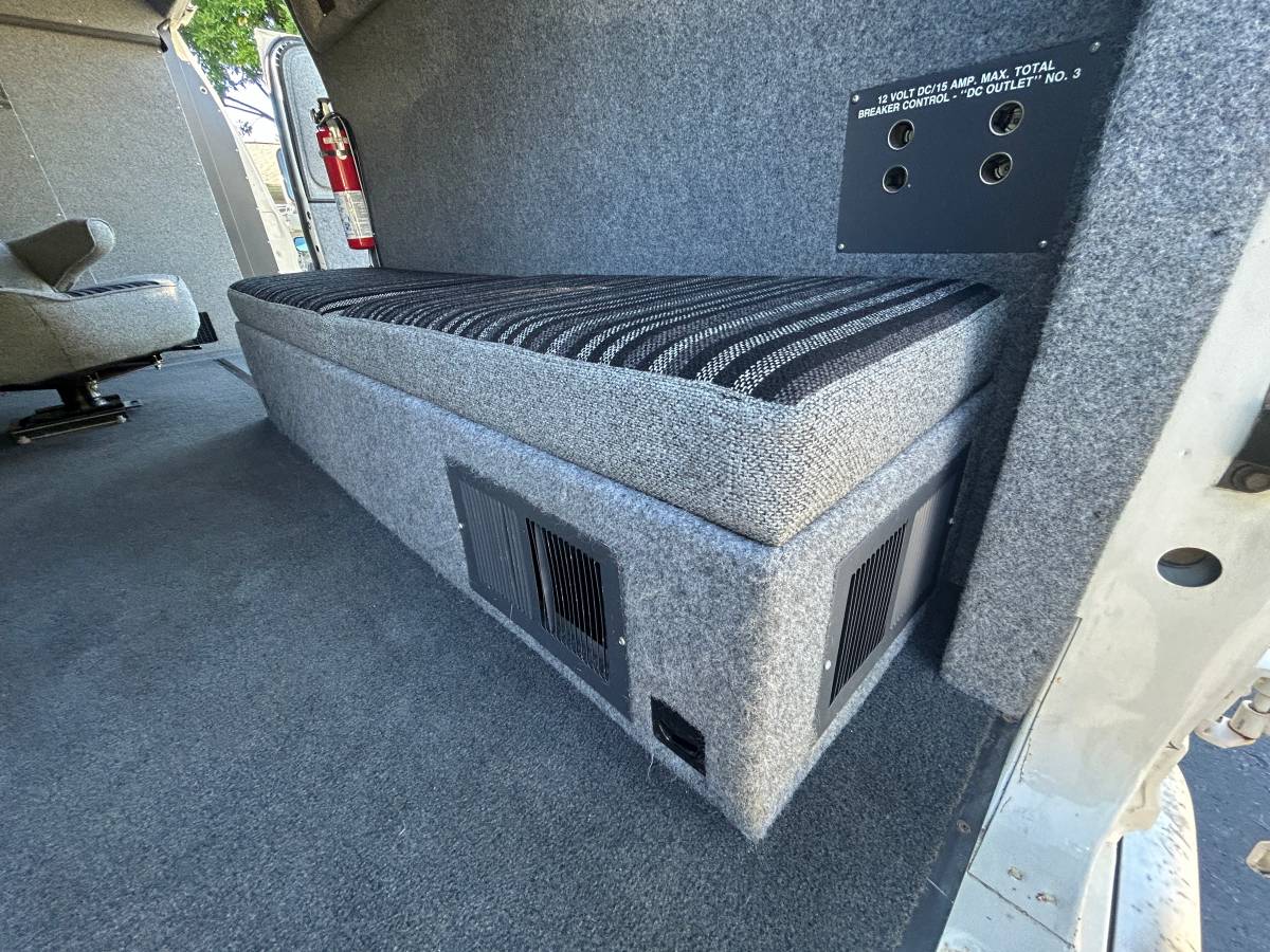 Ford-e-350-1991-white-9