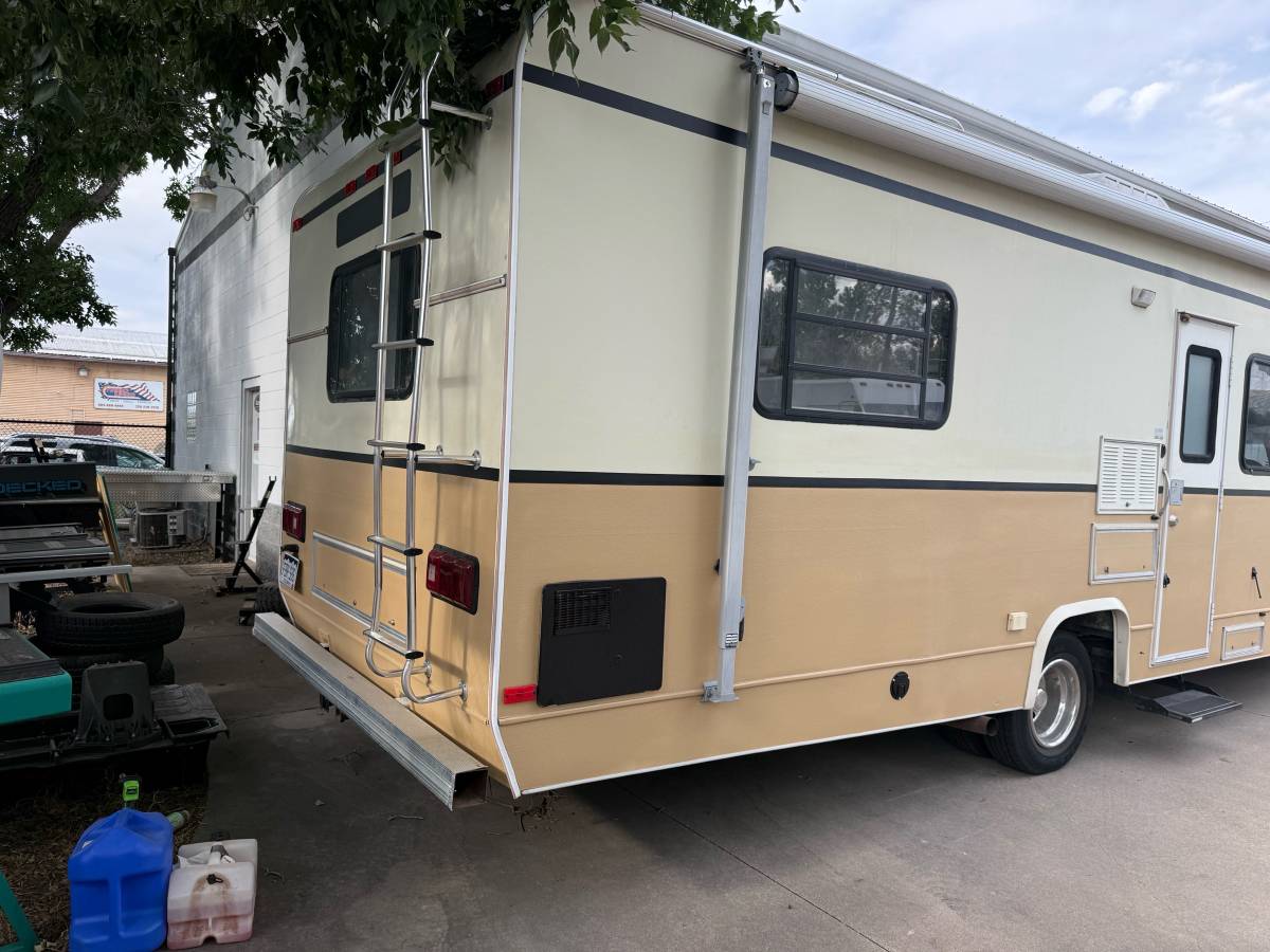 Ford-e-350-1992-custom-18