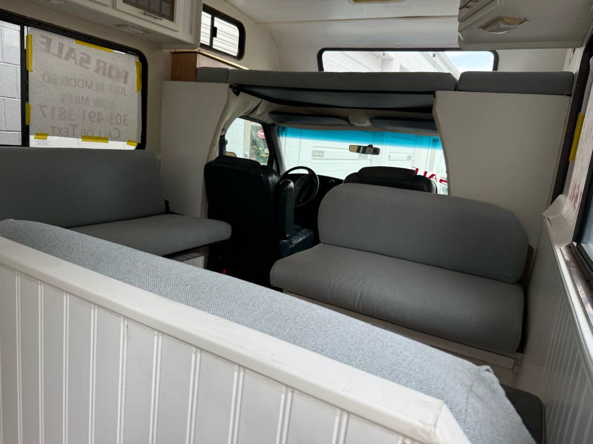 Ford-e-350-1992-custom-9