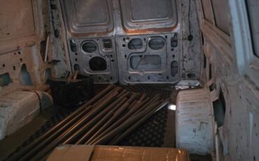 Ford-e150-cargo-van-1995-grey-1