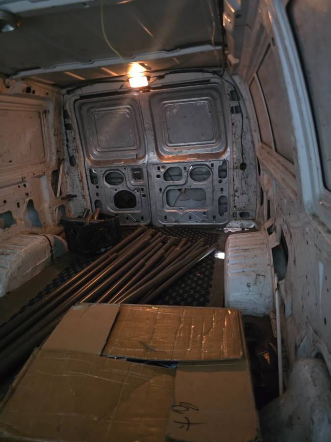 Ford-e150-cargo-van-1995-grey-1
