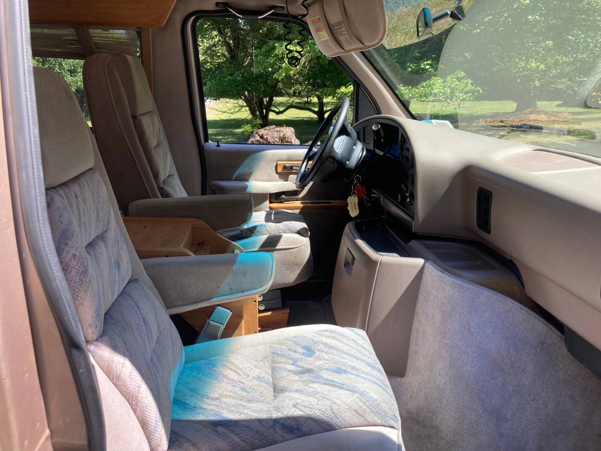 Ford-e150-conversion-van-1993-10