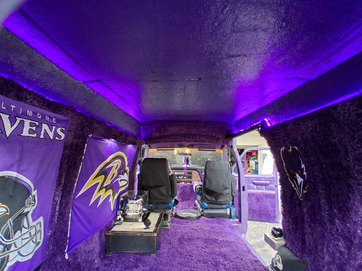 Ford-e250-econoline-1984-purple-13