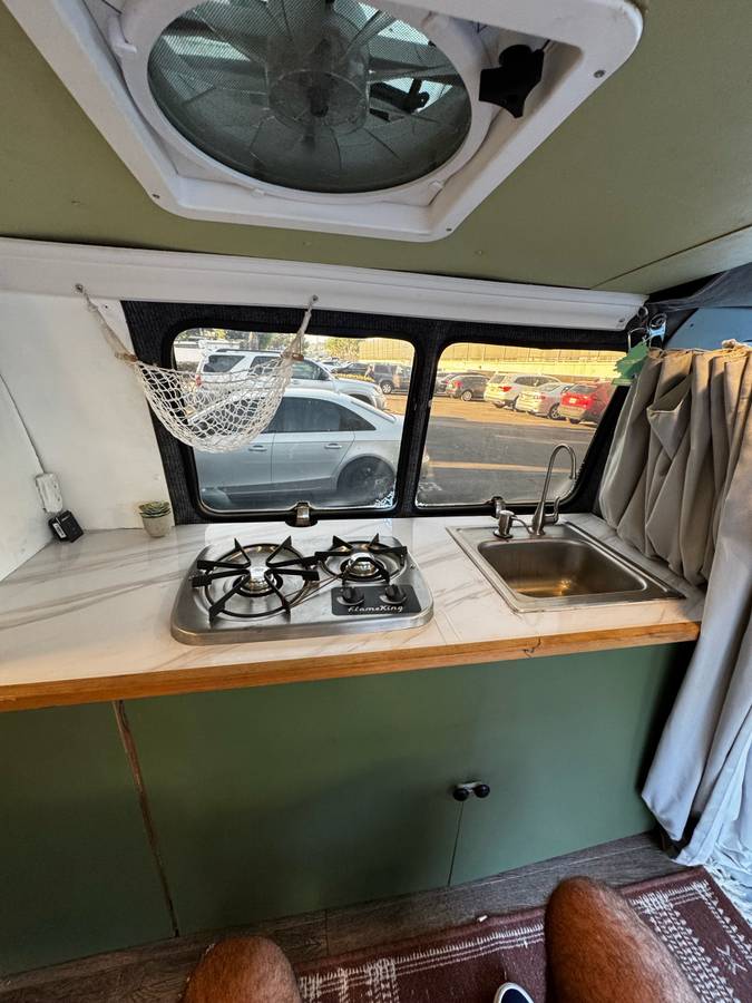 Ford-e250-econoline-camper-van-1978-blue-1