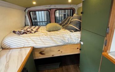 Ford-e250-econoline-camper-van-1978-blue-2