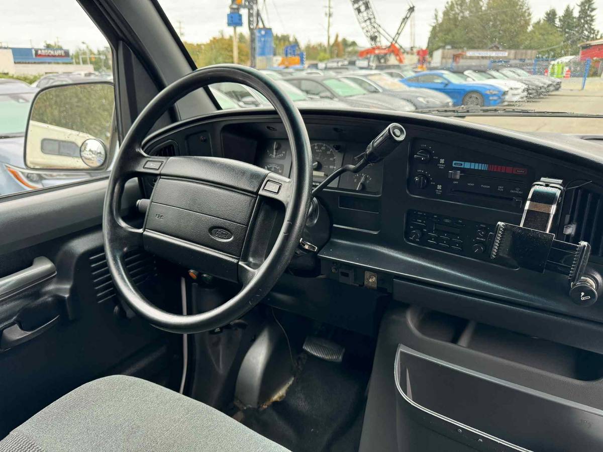 Ford-e250-econoline-cargo-van-1993-blue-10