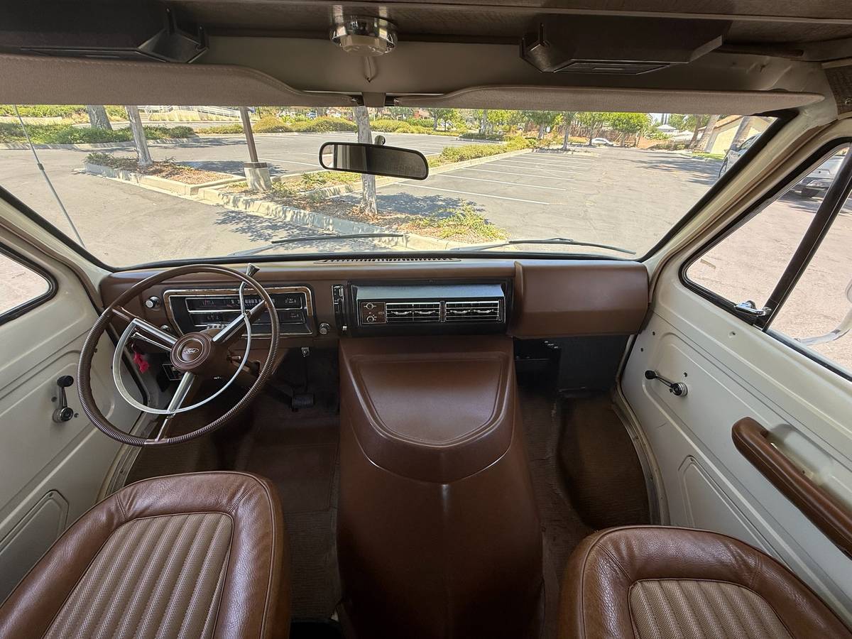 Ford-e300-1971-white-1