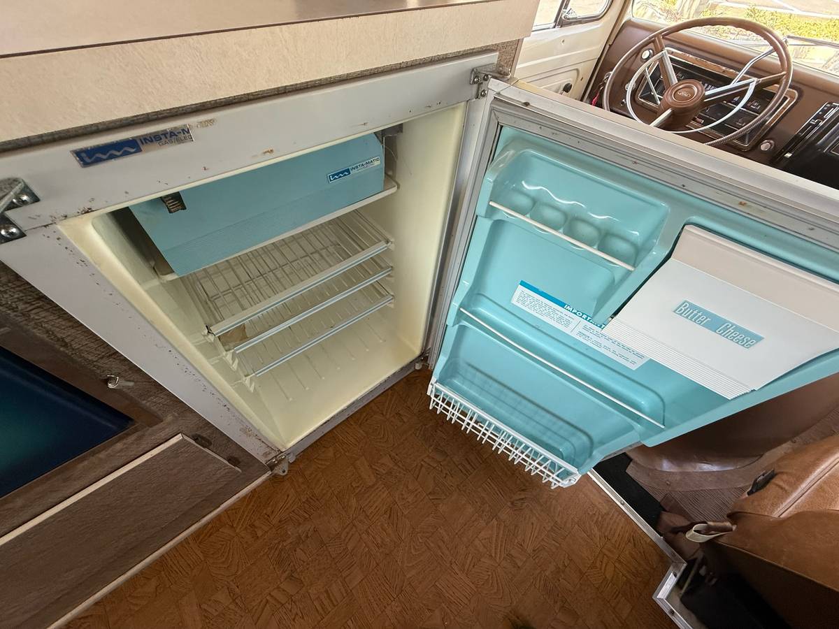 Ford-e300-1971-white-12