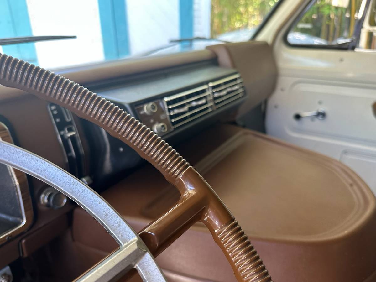 Ford-e300-1971-white-17