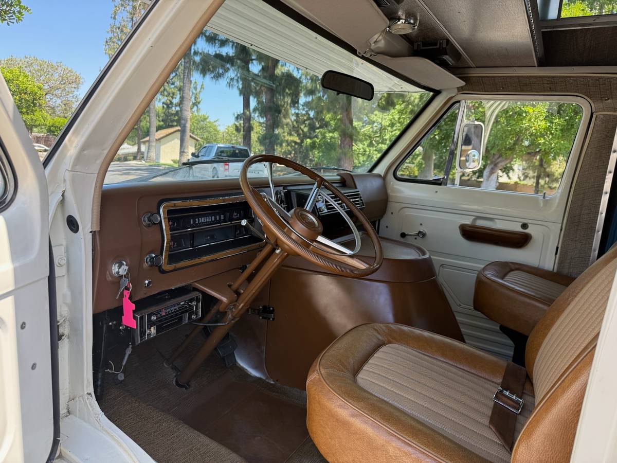 Ford-e300-1971-white-2