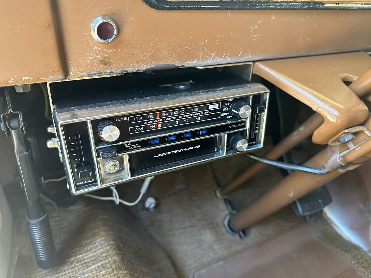 Ford-e300-1971-white-3