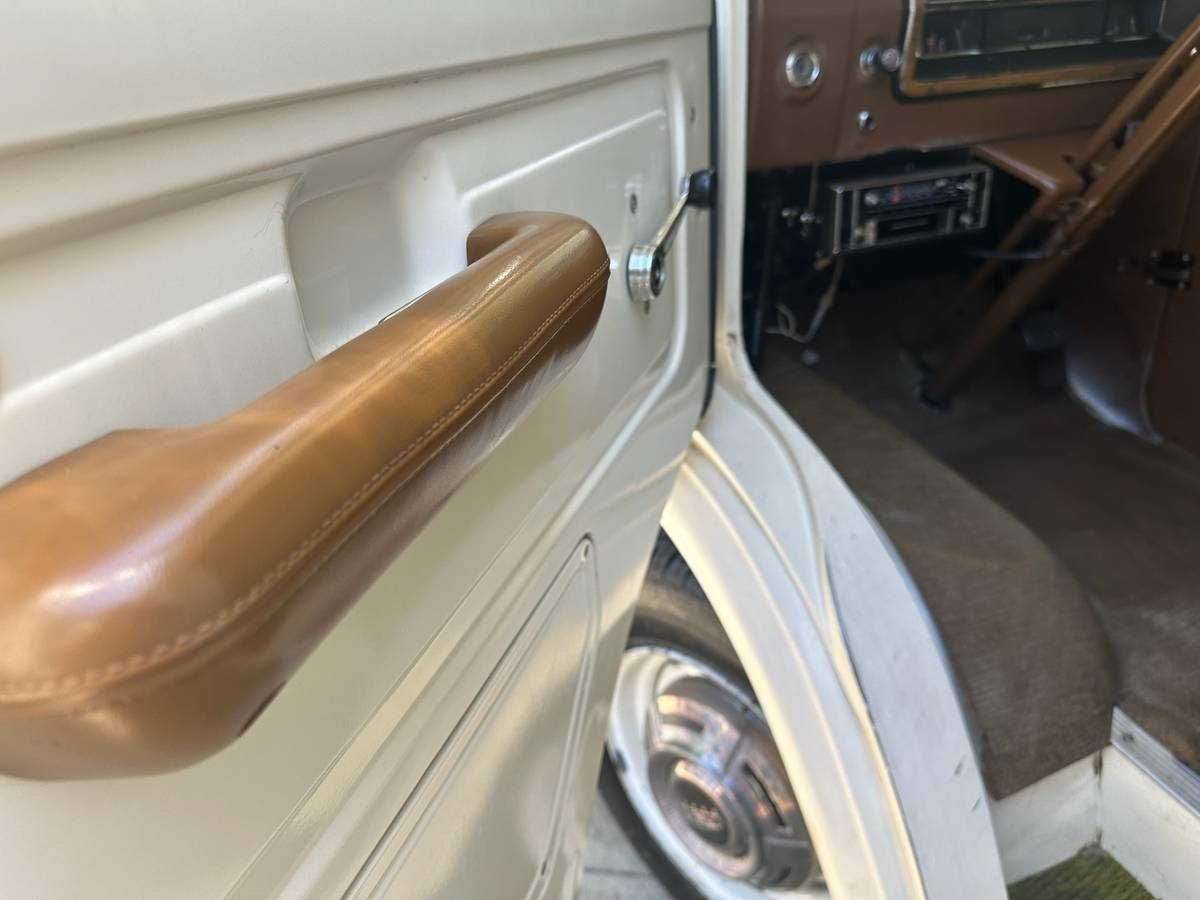 Ford-e300-1971-white-4