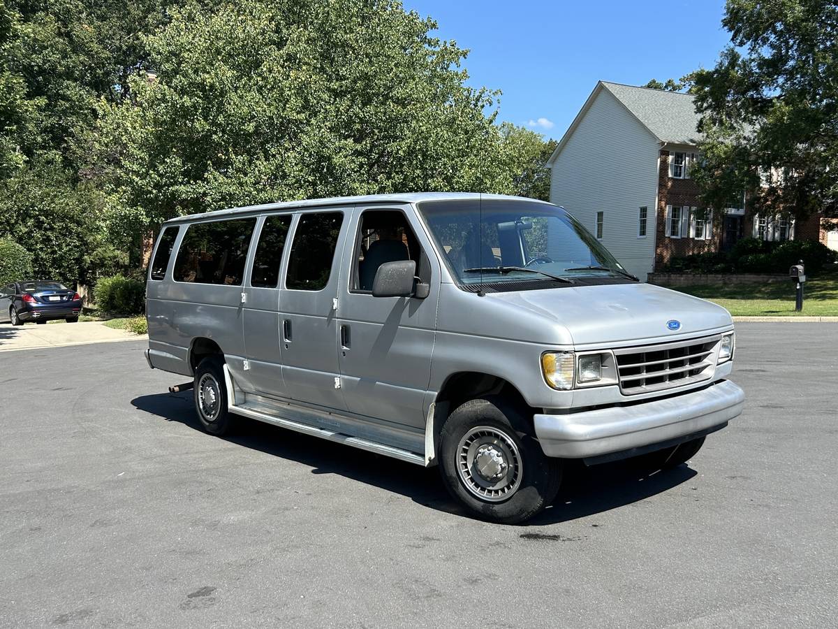 Ford-e350-club-wagon-1994-silver-1