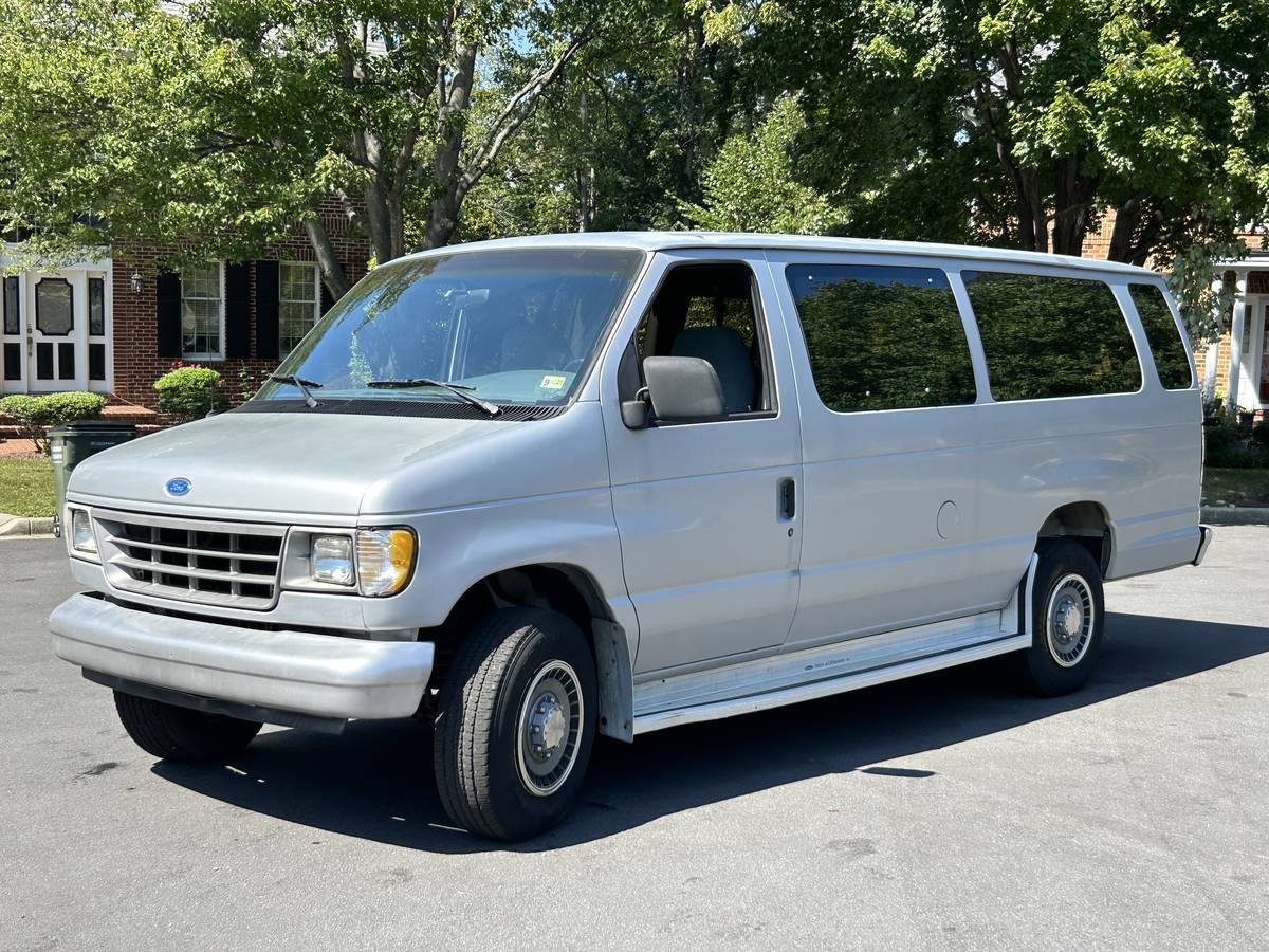 Ford-e350-club-wagon-1994-silver-2