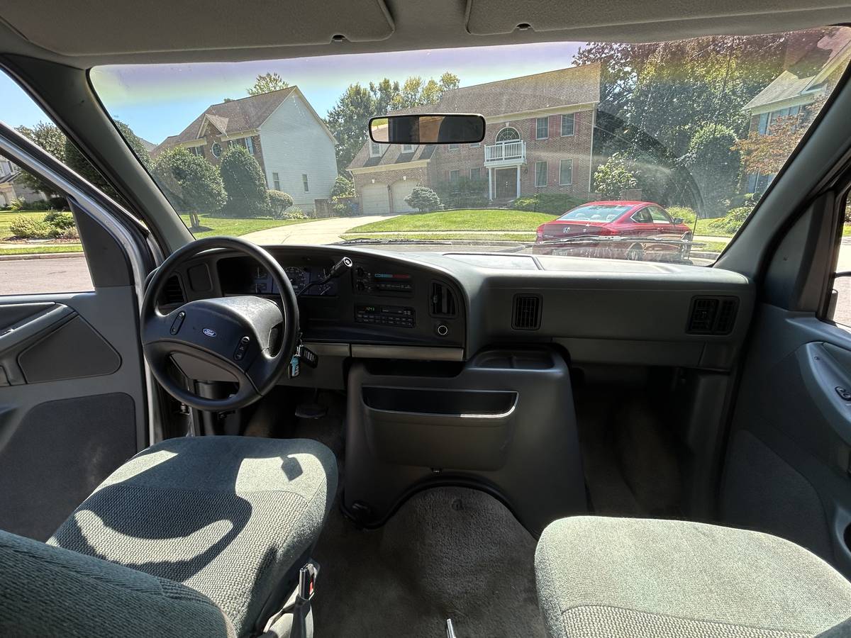 Ford-e350-club-wagon-1994-silver-3