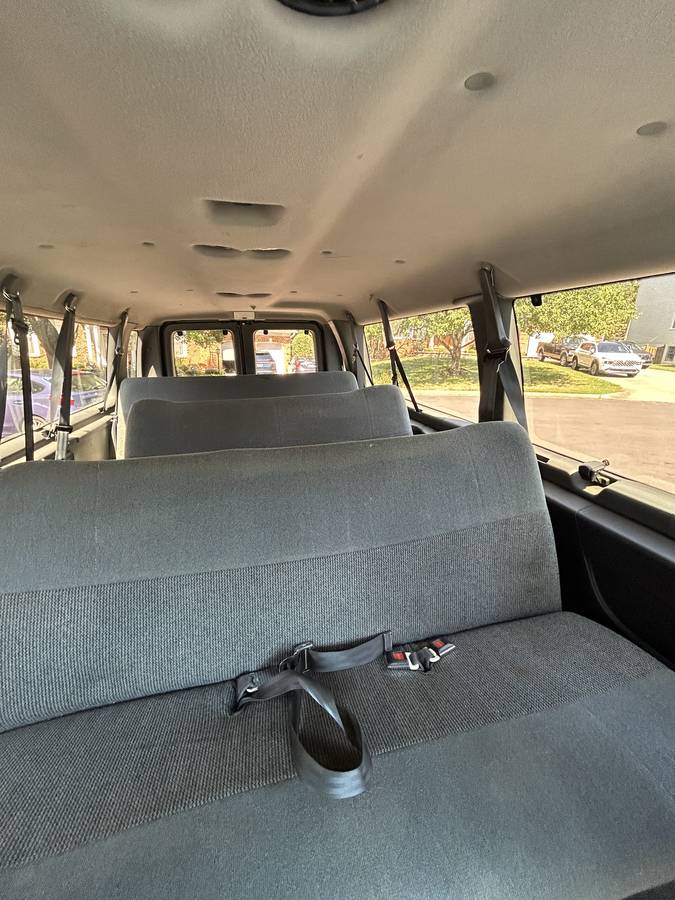 Ford-e350-club-wagon-1994-silver-4